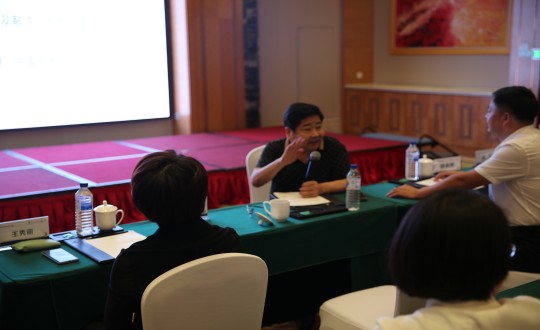 21.酒店公司組織管理人員開(kāi)展法律專(zhuān)題培訓(xùn)_副本.jpg
