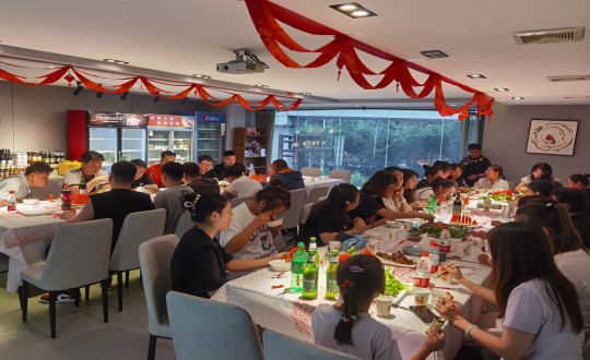 35.藥業(yè)公司召開半年總結(jié)大會(huì)暨團(tuán)建現(xiàn)場_副本.jpg