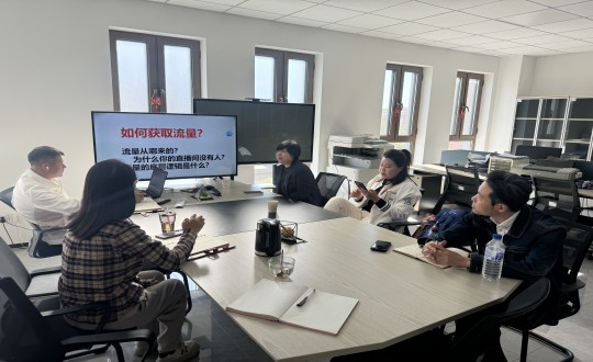 3.國信·南山溫泉城營銷團隊新媒體運營培訓現(xiàn)場_副本.jpg